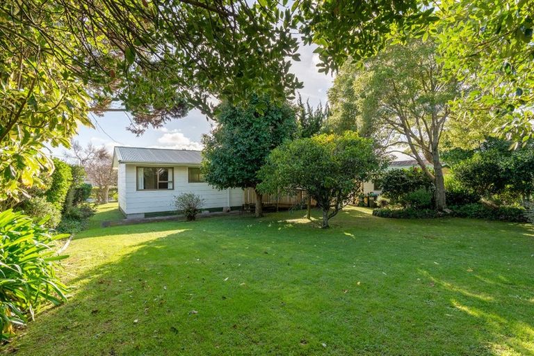 Photo of property in 4 Buckley Grove, Paraparaumu, 5032