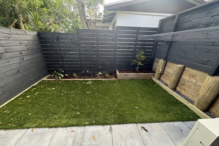 Photo of property in 2/39 Archers Road, Hillcrest, Auckland, 0629