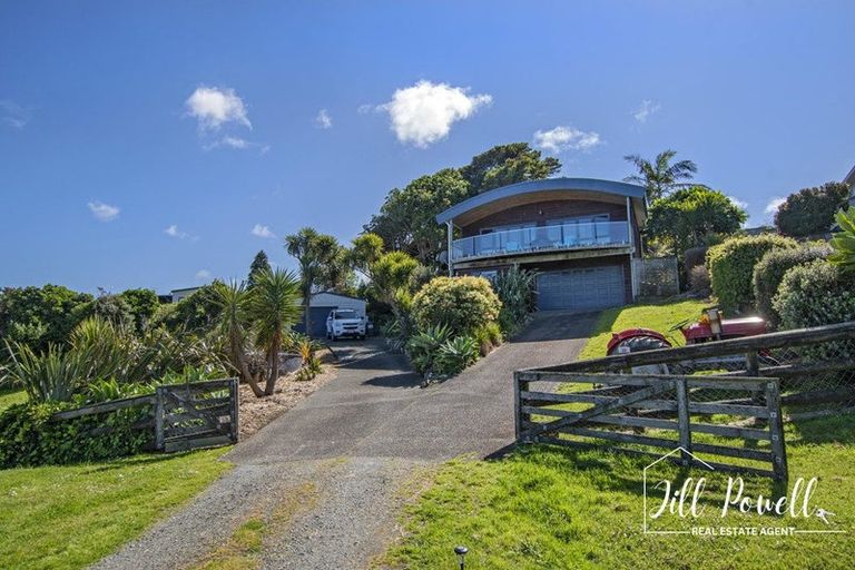 Photo of property in 36 Kilbraugh Street, Whakapirau, Maungaturoto, 0583