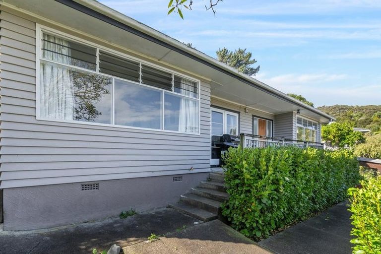 Photo of property in 8 James Grove, Stokes Valley, Lower Hutt, 5019