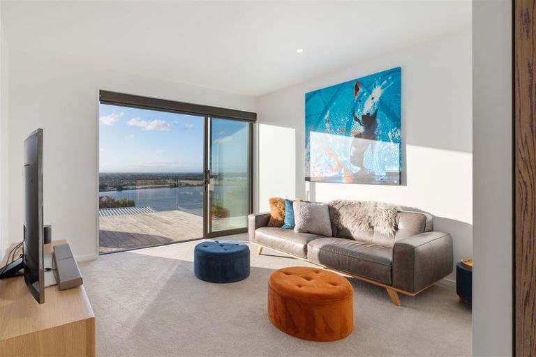 Photo of property in 24 Marama Crescent, Mount Pleasant, Christchurch, 8081