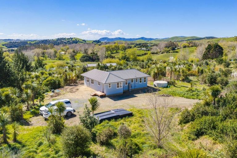 Photo of property in 960a Oneriri Road, Kaiwaka, 0573