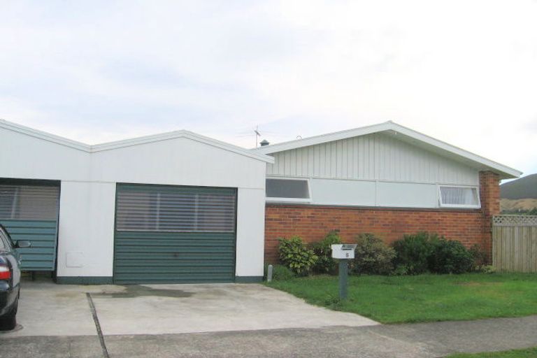 Photo of property in 5 Surrey Street, Tawa, Wellington, 5028
