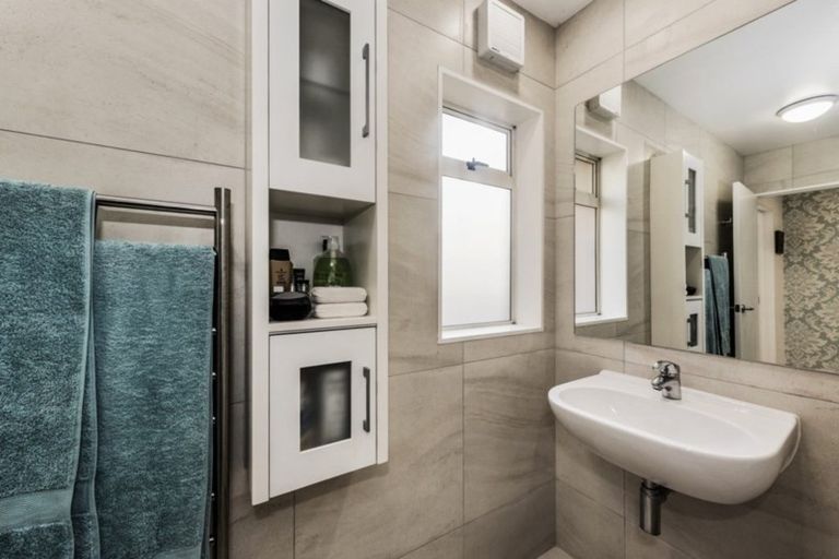 Photo of property in 70 Memorial Drive, Hamilton East, Hamilton, 3216