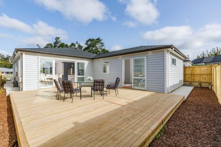 Photo of property in 62 Schoolside Road, Kumeu, 0810