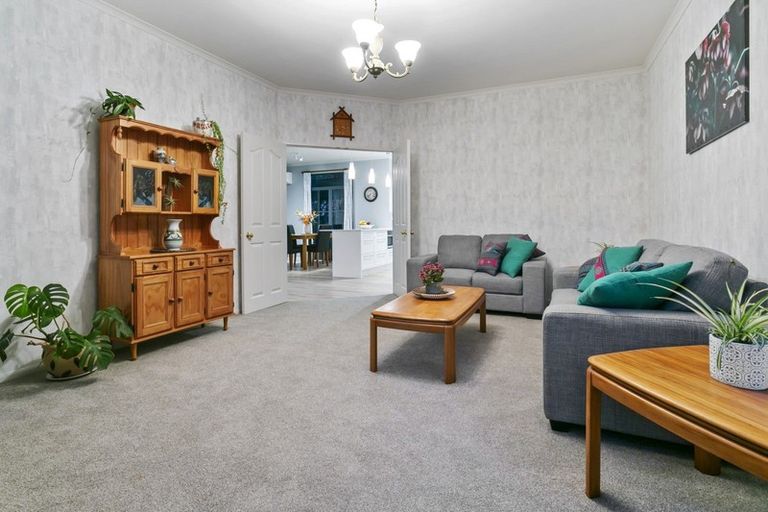 Photo of property in 32c Isobel Road, Greenhithe, Auckland, 0632