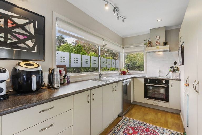 Photo of property in 20 Marine Parade, Mellons Bay, Auckland, 2014