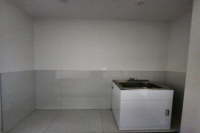 Photo of property in 128b Hutchinsons Road, Bucklands Beach, Auckland, 2014