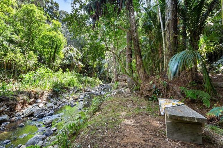 Photo of property in 3 Opanuku Road, Henderson Valley, Auckland, 0612