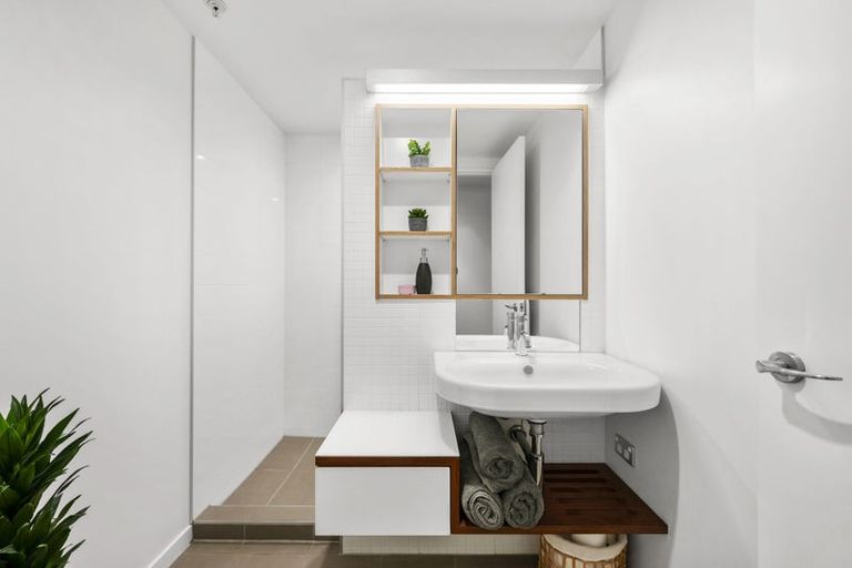 Photo of property in Piermont Apartments, 6e/82 Cable Street, Te Aro, Wellington, 6011