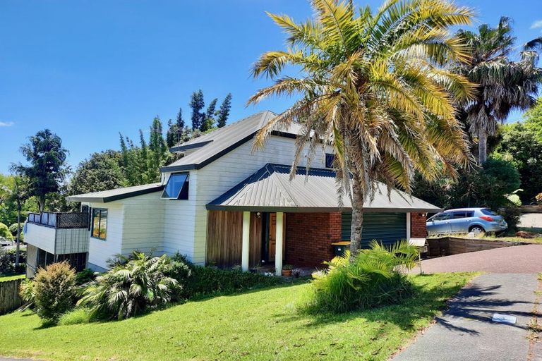 Photo of property in 216 Whangaparaoa Road, Red Beach, 0932