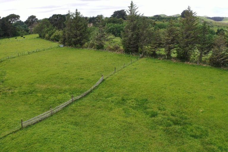 Photo of property in 69 Stanly Street, Eketahuna, 4900