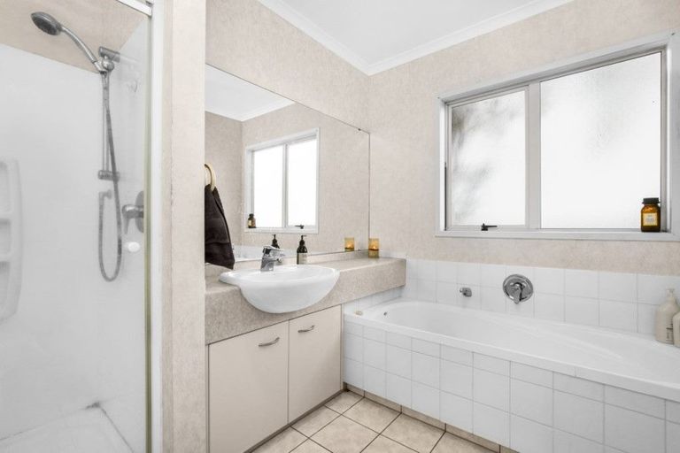 Photo of property in 5 Magic Way, Randwick Park, Auckland, 2105