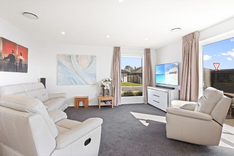 Photo of property in 1 Tara Crescent, Woodend, 7610