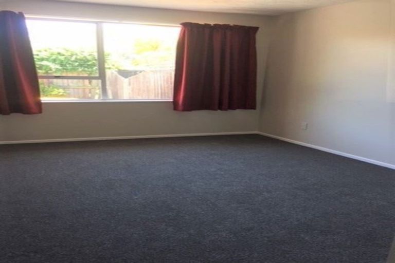 Photo of property in 2/73 Solomon Avenue, Redwood, Christchurch, 8051