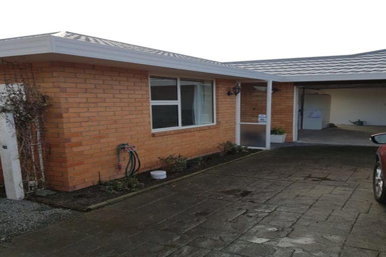 Photo of property in 2/15 Honeysuckle Place, Northcote, Christchurch, 8052