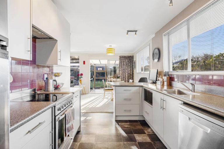 Photo of property in 96 Englefield Road, Northwood, Christchurch, 8051