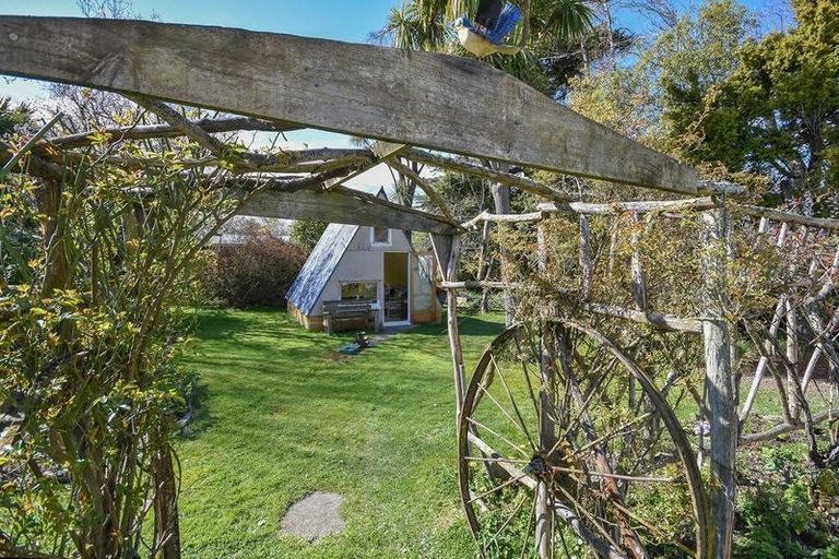 Photo of property in 7 Castle Street, Waihola, Milton, 9073