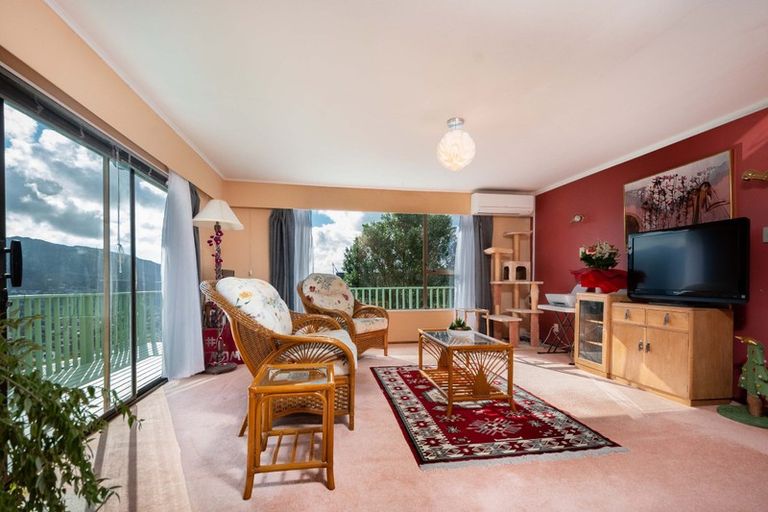 Photo of property in 54 Woodman Drive, Tawa, Wellington, 5028