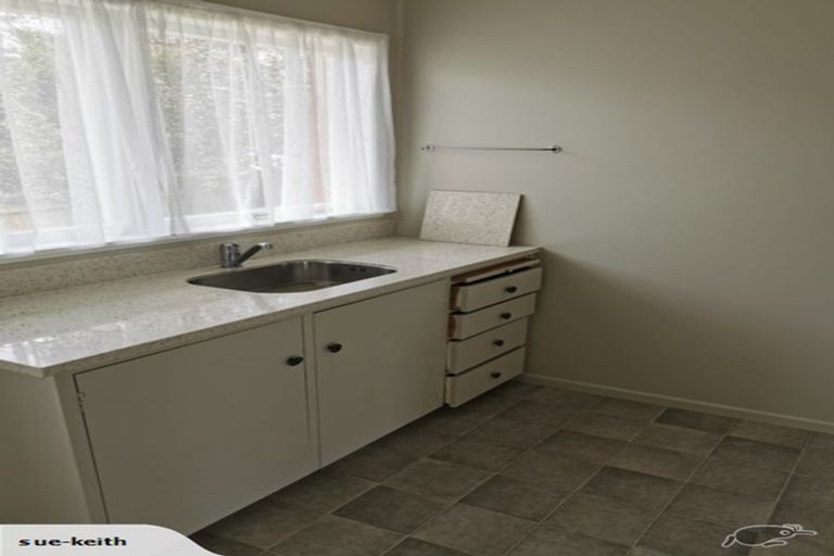 Photo of property in 2/27 Holland Road, Hillcrest, Auckland, 0627