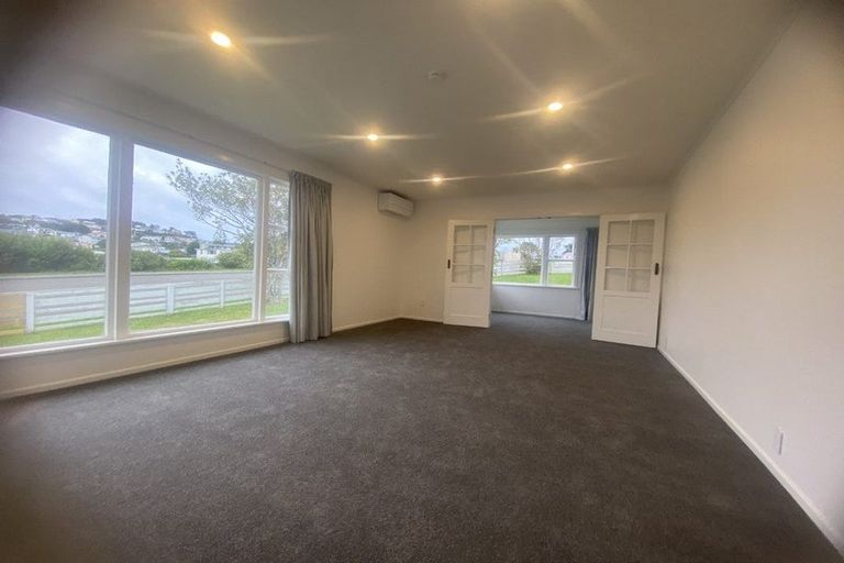 Photo of property in 46 Stewart Drive, Newlands, Wellington, 6037