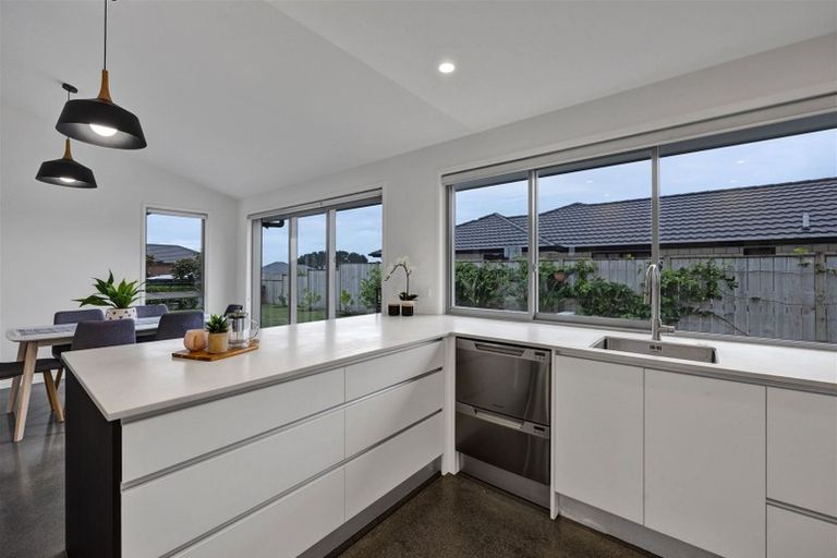 Photo of property in 22 Keene Drive, Bell Block, New Plymouth, 4312