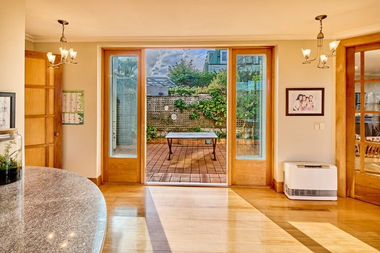 Photo of property in 20 Hadfield Terrace, Kelburn, Wellington, 6012