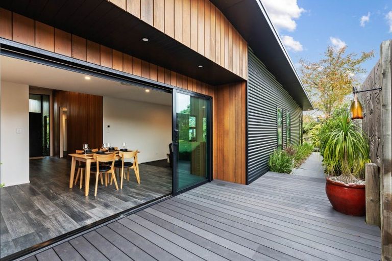 Photo of property in 12 Mackillop Way, Brooklands, New Plymouth, 4310