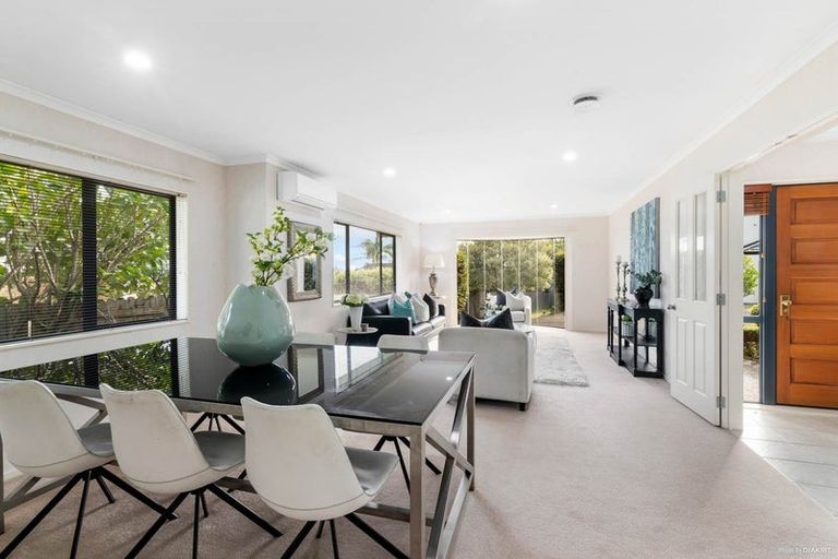 Photo of property in 35 Newbliss Crescent, East Tamaki Heights, Auckland, 2016