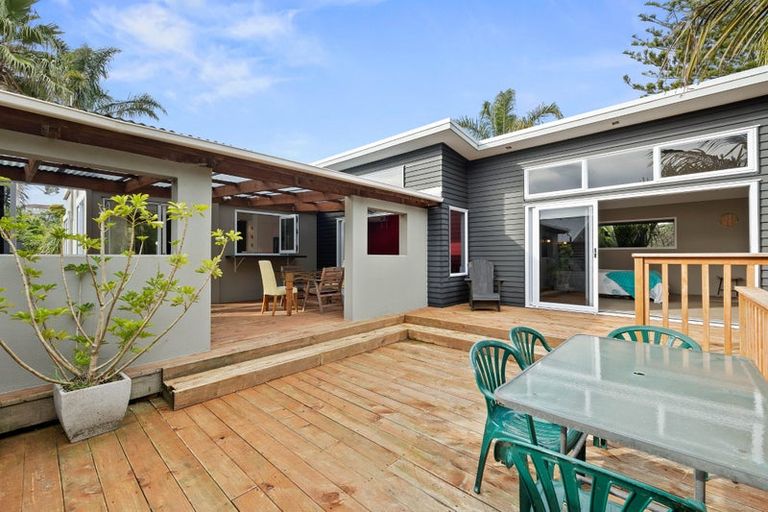 Photo of property in 70 Seaview Road, Marfell, New Plymouth, 4310