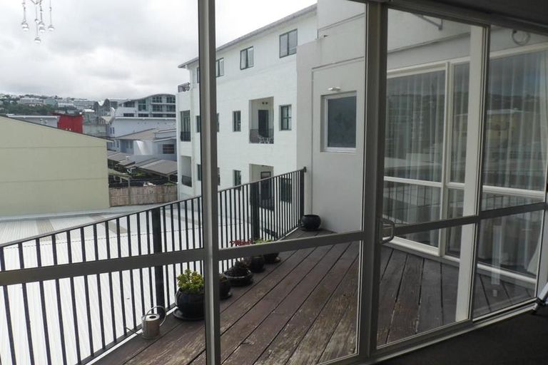 Photo of property in De Vere Apartments, 7/23 Tennyson Street, Te Aro, Wellington, 6011