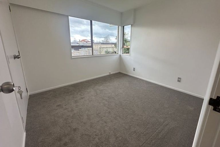 Photo of property in 1/166 Fisher Parade, Farm Cove, Auckland, 2012