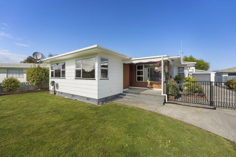Photo of property in 26 Dunk Place, Milson, Palmerston North, 4414