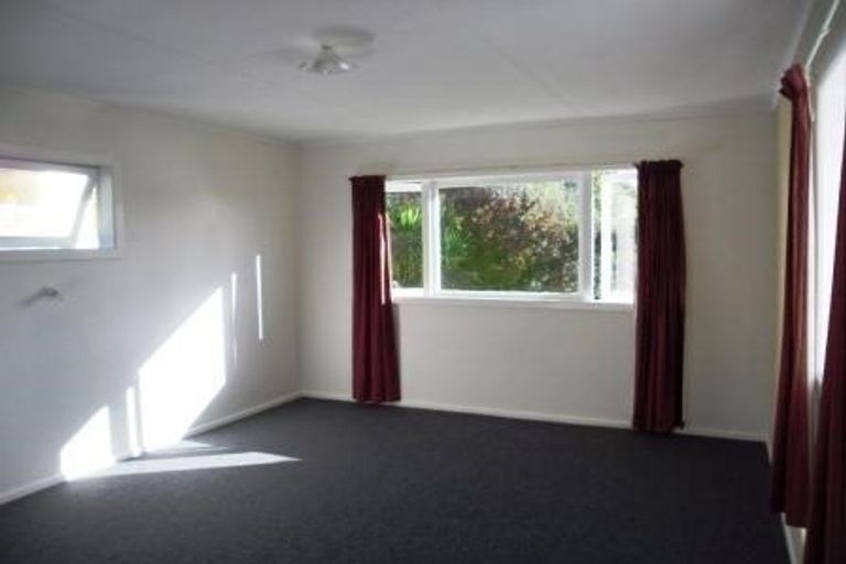 Photo of property in 27 Sheridan Drive, New Lynn, Auckland, 0600