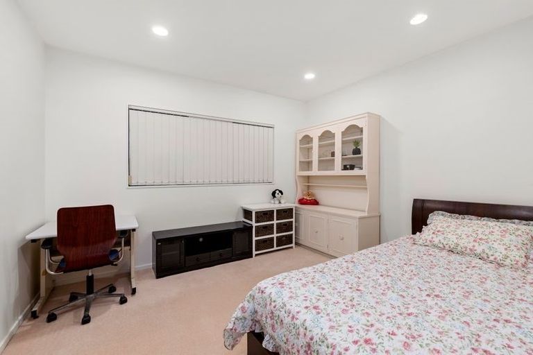 Photo of property in 28 St Clair Place, Browns Bay, Auckland, 0630