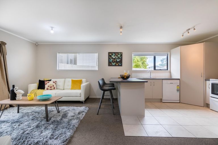 Photo of property in 105a Moire Road, West Harbour, Auckland, 0618