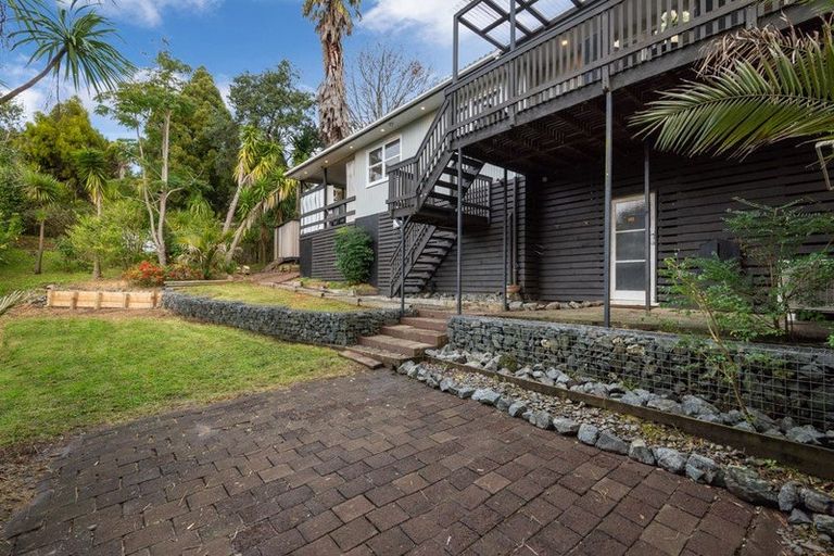 Photo of property in 1/649 Beach Road, Rothesay Bay, Auckland, 0630