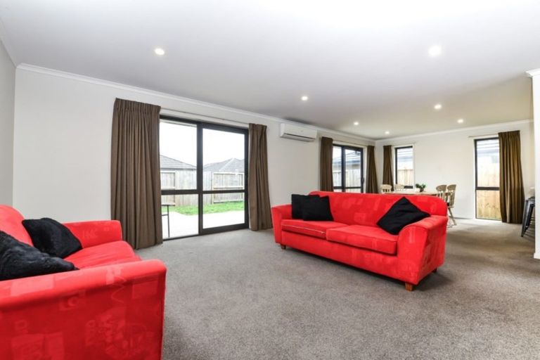 Photo of property in 15 Waikai Close, Ruakura, Hamilton, 3214