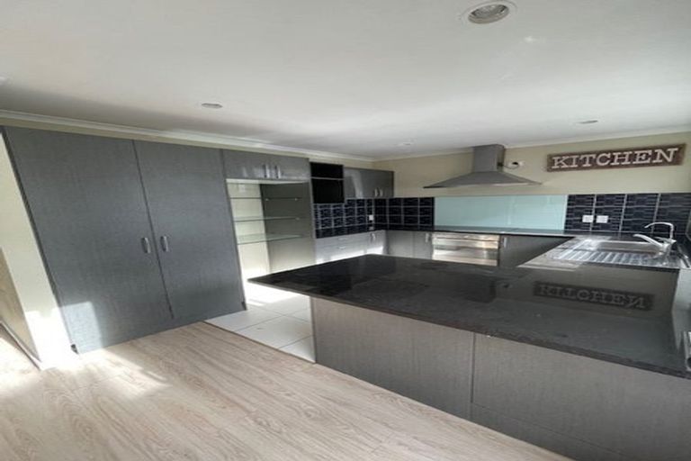 Photo of property in 10a Marie Crescent, Te Atatu South, Auckland, 0610