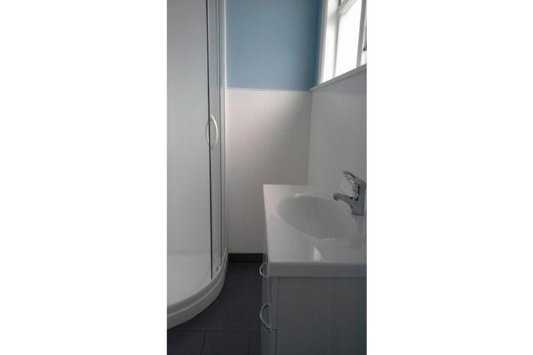 Photo of property in 5 Waldie Grove, Avalon, Lower Hutt, 5011