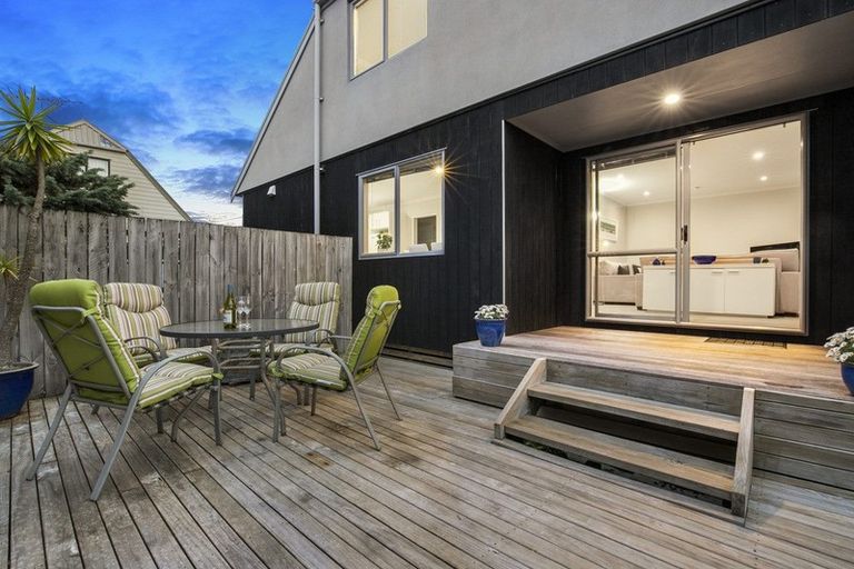Photo of property in 2/28 Holiday Road, Stanmore Bay, Whangaparaoa, 0932