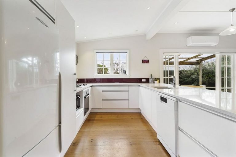 Photo of property in 2/21 Cowper Street, Devonport, Auckland, 0624