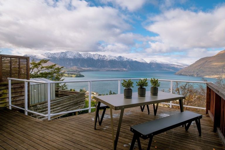 Photo of property in 7b Von Place, Fernhill, Queenstown, 9300