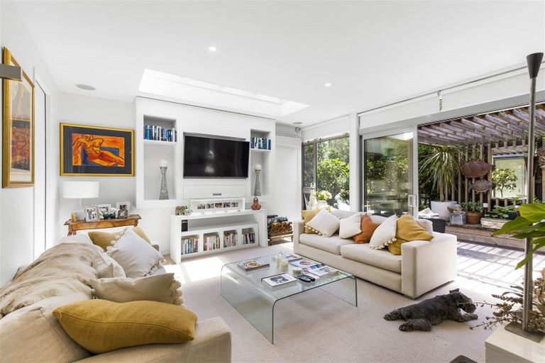 Photo of property in 71 Clare Road, St Albans, Christchurch, 8014