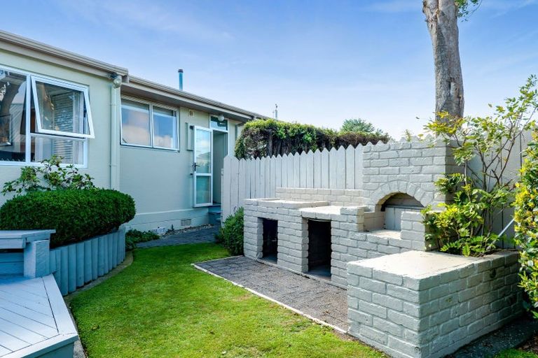 Photo of property in 15 Leon Place, Waitara, 4320