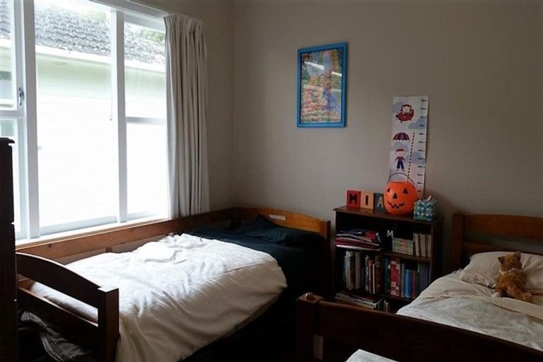 Photo of property in 29 Bancroft Terrace, Newlands, Wellington, 6037