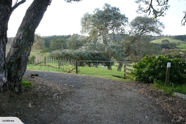 Photo of property in 90 Upper Orewa Road, Wainui, Silverdale, 0992