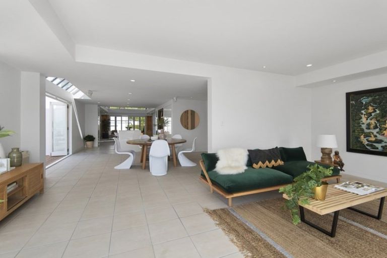 Photo of property in 135 Main Road, Redcliffs, Christchurch, 8081