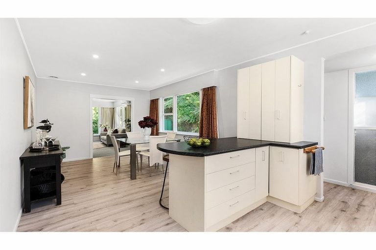 Photo of property in 56 Lincoln Avenue, Tawa, Wellington, 5028