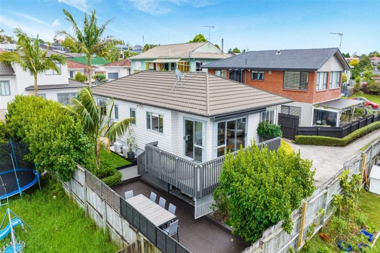 Photo of property in 13a Jenelin Road, Glendene, Auckland, 0602